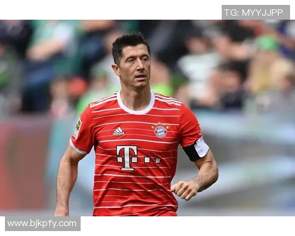 莱万重返德甲与旧主对决拜仁球迷怒斥其背叛与忘恩负义